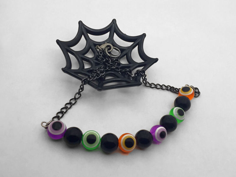 image representing the kooky spooky eyeballs necklace Array