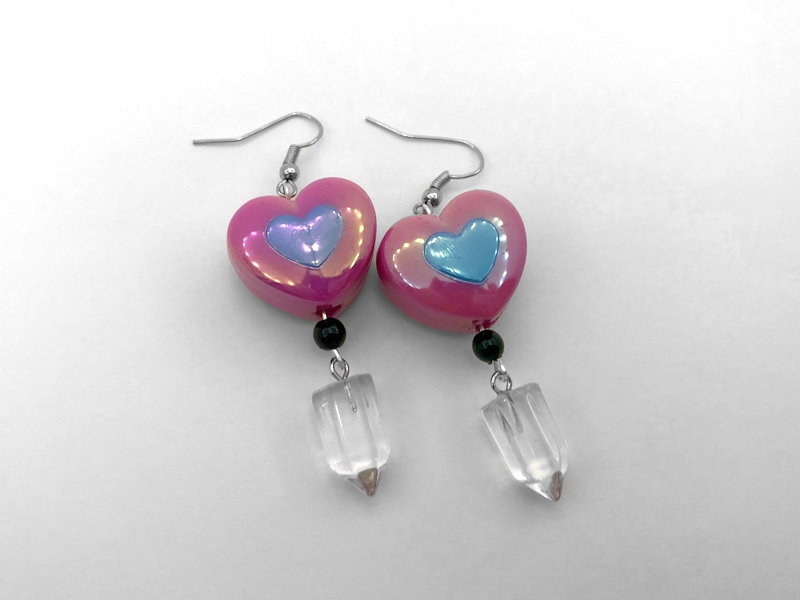 image representing chunky heart crystal dangles (clear/pink) Array